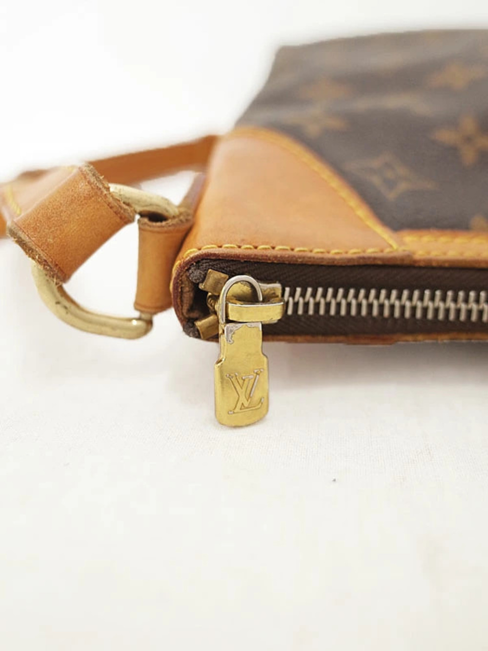 Louis Vuitton Monogram Odeon Shoulder Bag - Picture 5 of 9